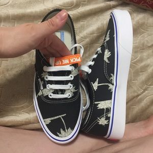 Brand new Vans, super cute and comfortable